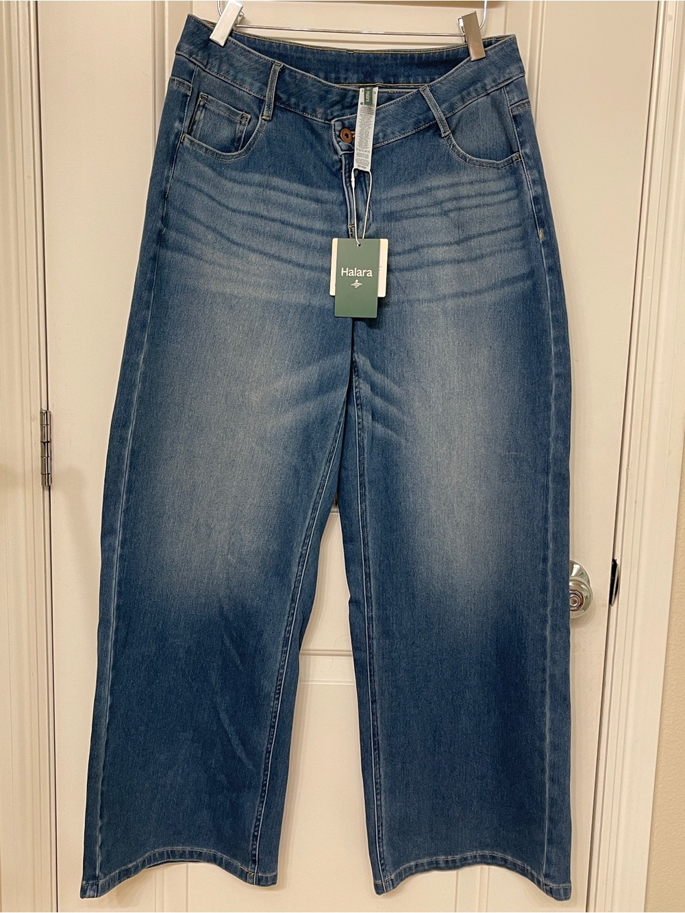 HALARA Wide Leg Jeans in Denim Blue